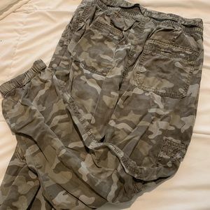 American Eagle Outfitters Pants & Jumpsuits - American Eagle Camo Joggers American Eagle Outfitters Pants & Jumpsuits - American Eagle Camo Joggers